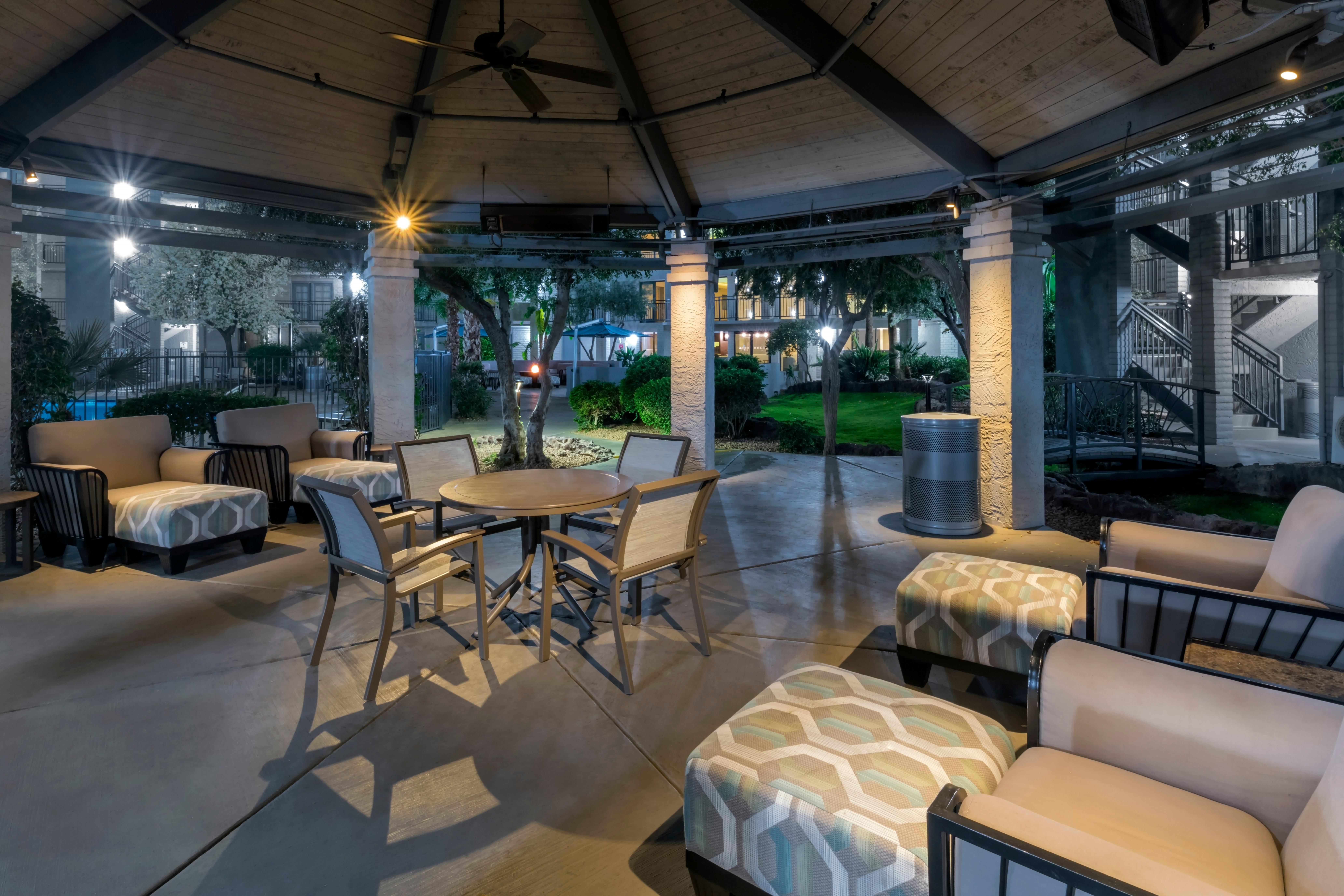 Holiday Inn And Suites Phoenix Airport North By Ihg Ngoại thất bức ảnh