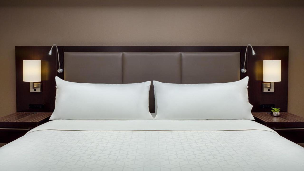 Holiday Inn And Suites Phoenix Airport North By Ihg Ngoại thất bức ảnh