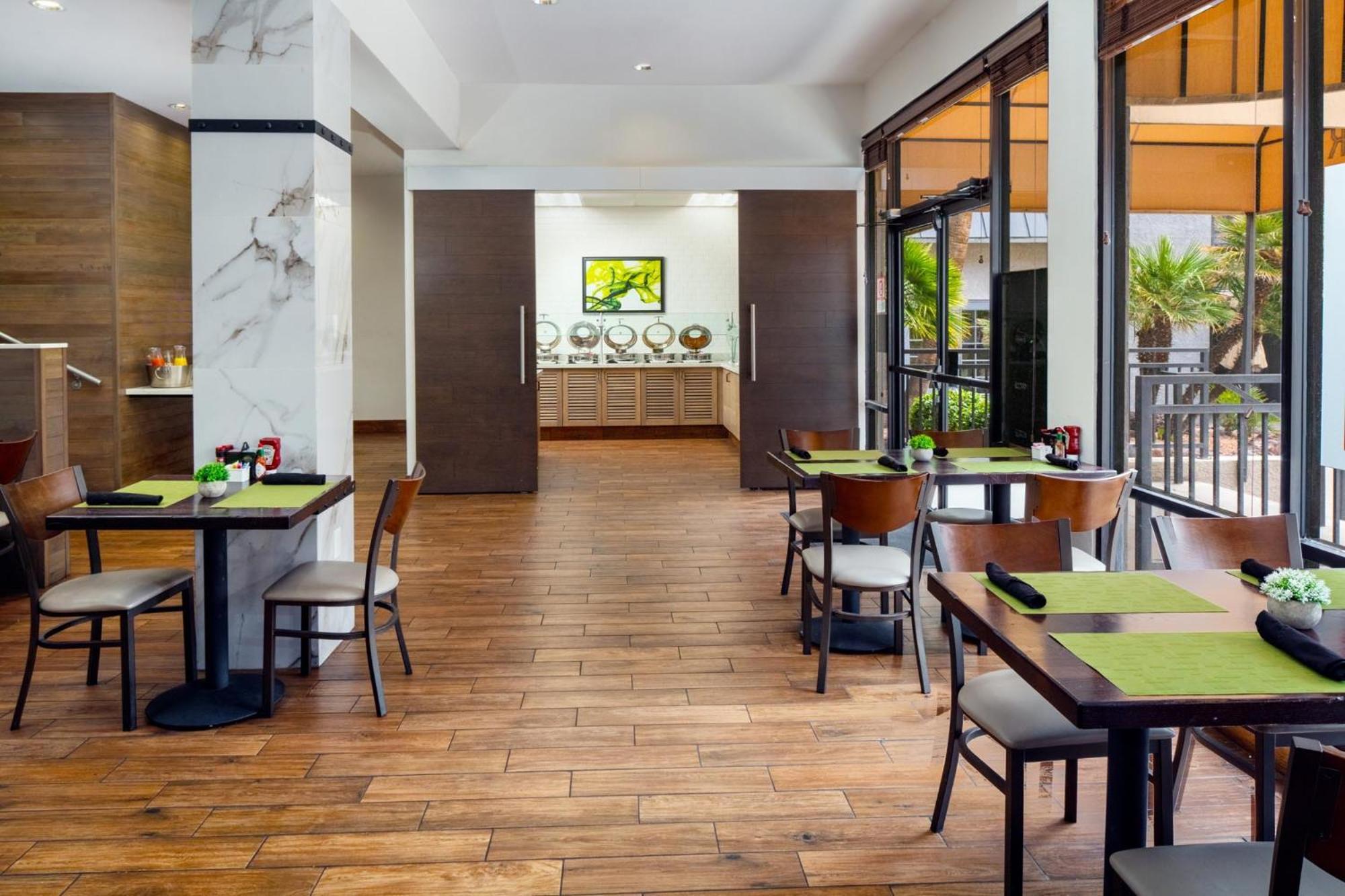 Holiday Inn And Suites Phoenix Airport North By Ihg Ngoại thất bức ảnh